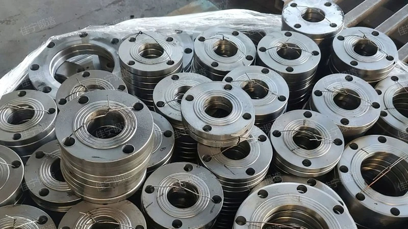 Flat welding flange for mortise and tenon sealing surface