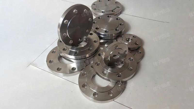 Clamp on flat welding flange