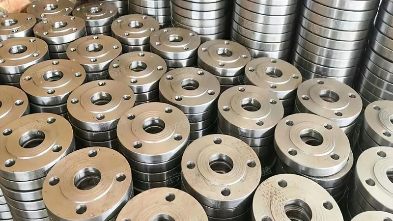 Convex panel flat welded steel flange cover