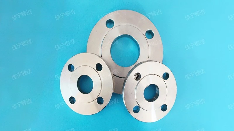 Flat welding flange for mortise and tenon sealing surface