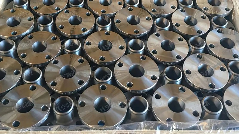 Flat welding flange for mortise and tenon sealing surface
